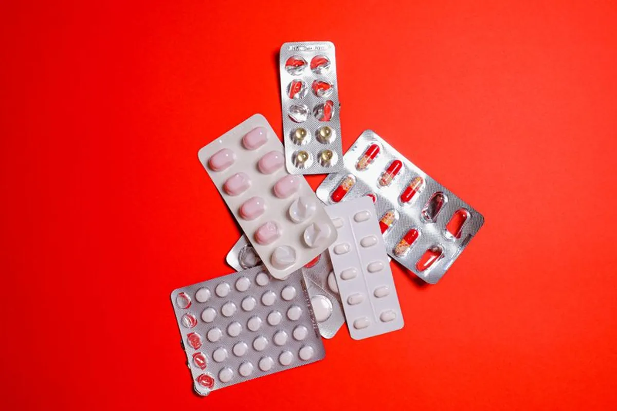 Tabletten und Kapseln – verschiedene Wirkstoffe kommen bei Nagelpilz zum Einsatz